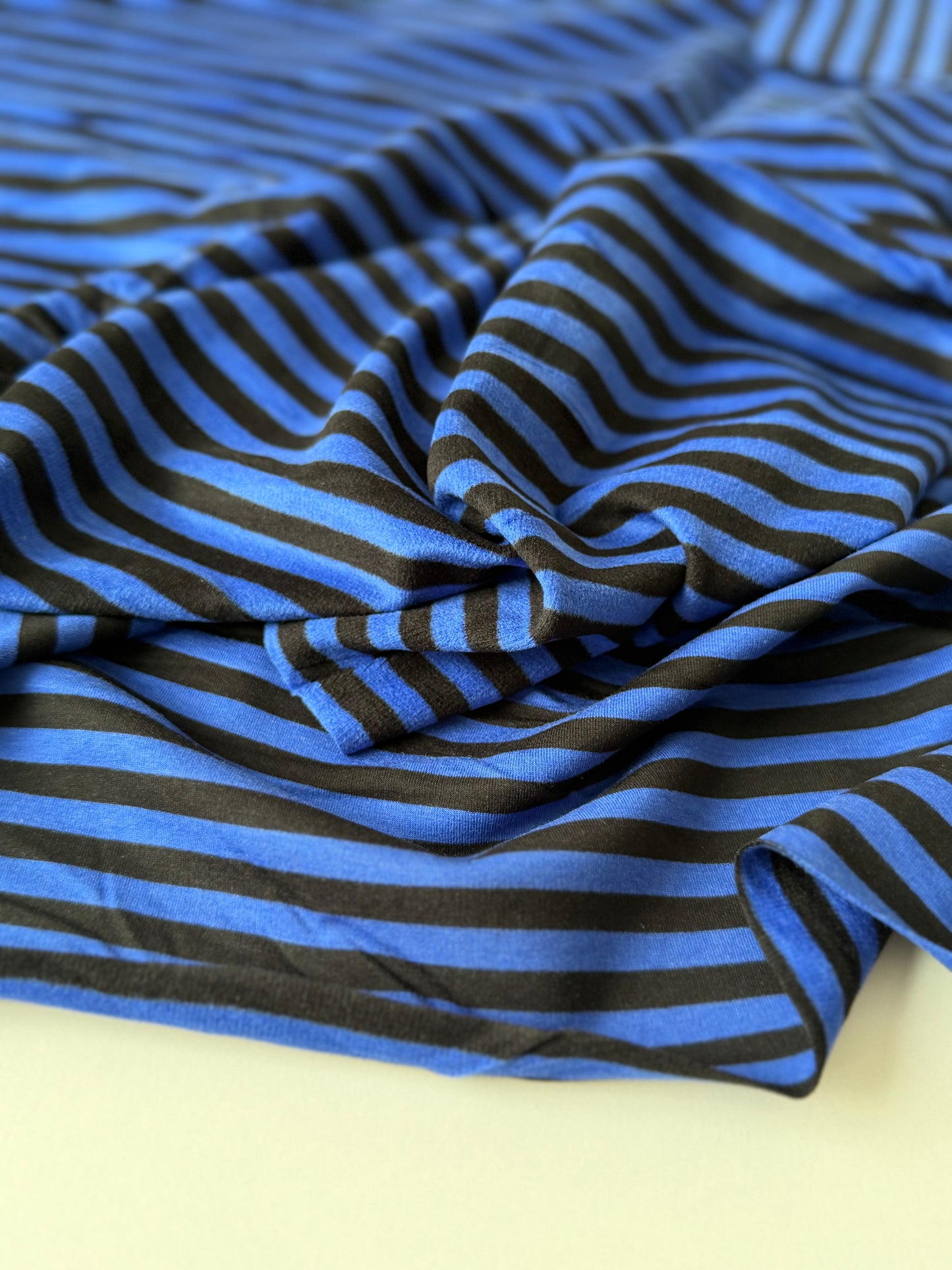 Softjersey Stripes Schwarz Royalblau
